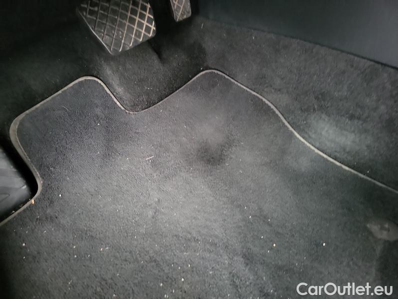  Volkswagen  Passat  Pas.Var.2.0TDI 110 Elegance AT #21