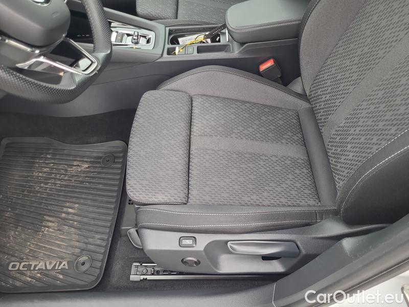  Skoda  Octavia  Lim. (NX3)(2020) Oct. 2.0TDI 110 Style AT 5d #5