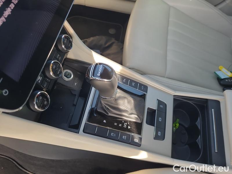  Skoda  Superb  Combi (3V5)(2015) Supe.2.0TDI 147 L&K Combi Aut #22