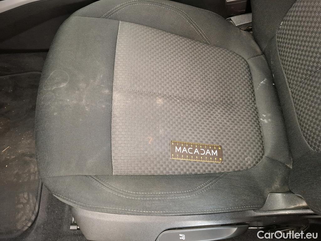  Bmw  Serie 1 BMW Série 1 / 2019 / 5P / Berline 1.5 116I Business Design #102