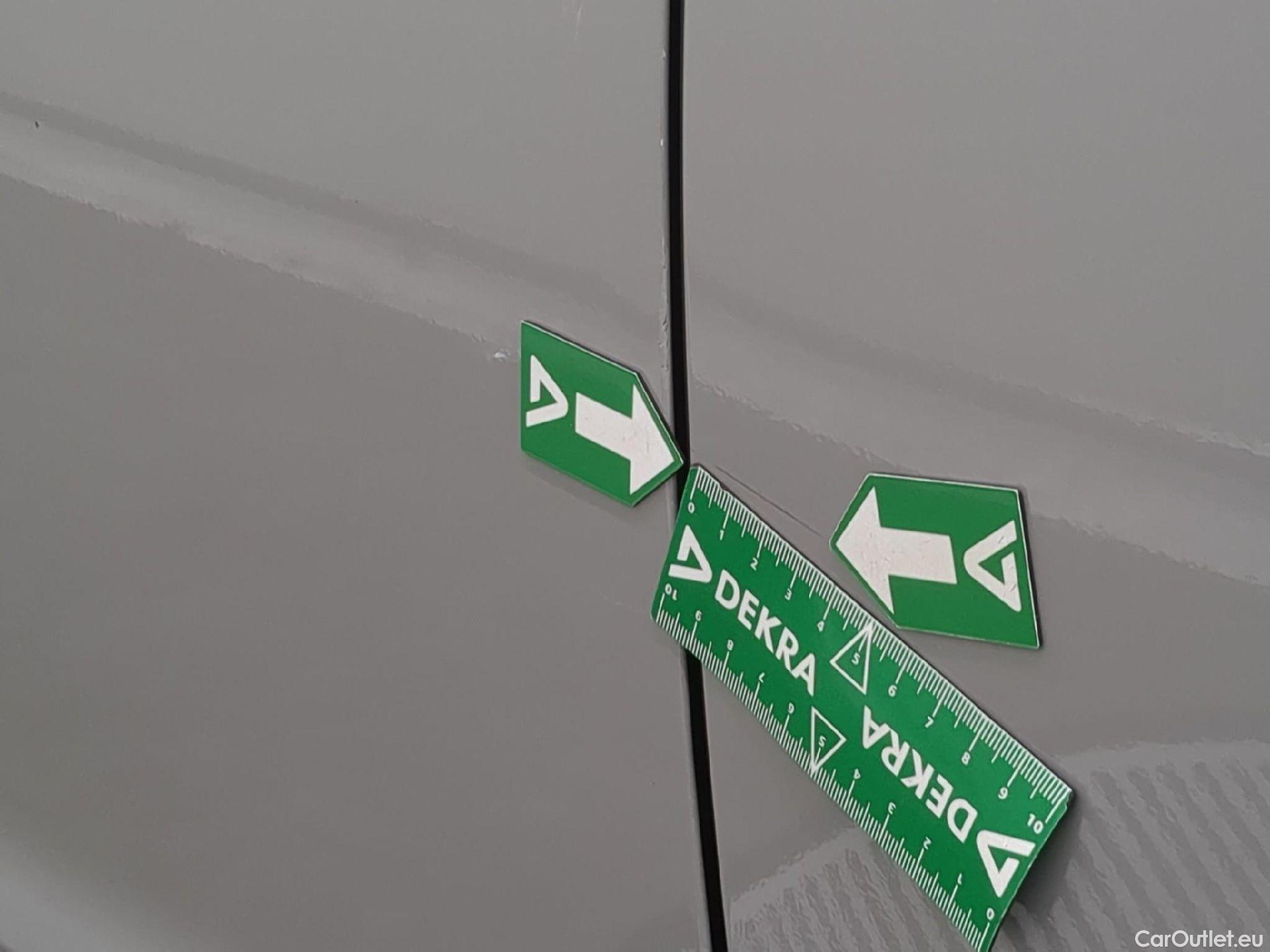  Hyundai  Konna HYUNDAI Kona / 2020 / 5P / SUV 1.0 T-GDI 120 HYBRID 48V BUSINESS #32