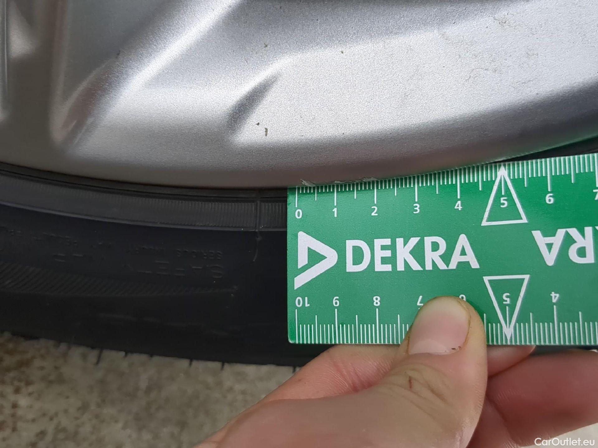  Hyundai  Konna HYUNDAI Kona / 2020 / 5P / SUV 1.0 T-GDI 120 HYBRID 48V BUSINESS #8