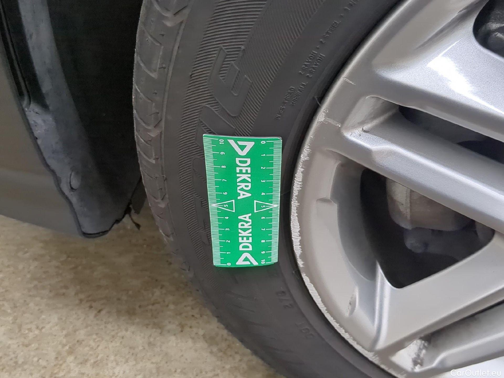  Hyundai  Konna HYUNDAI Kona / 2020 / 5P / SUV 1.0 T-GDI 120 HYBRID 48V BUSINESS #4