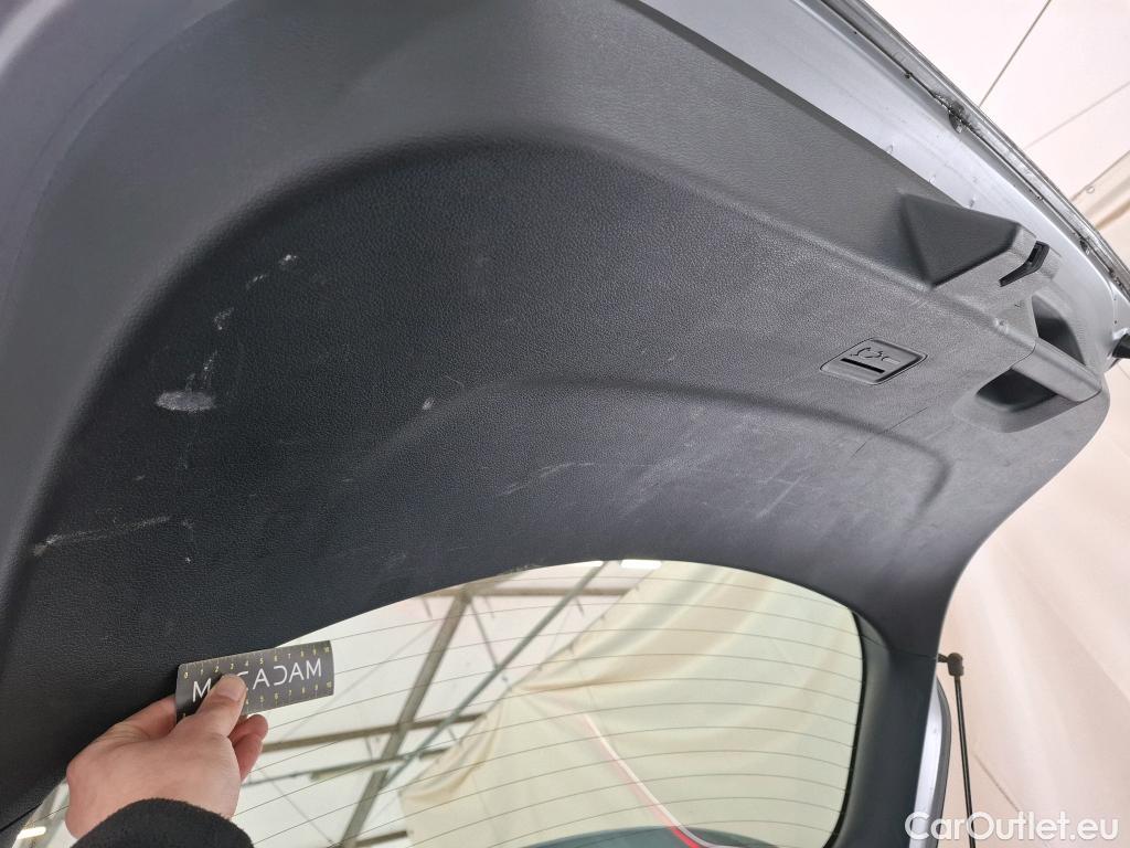  KIA  XCeed KIA  / 2019 / 5P / Crossover 1.6 GDI ISG ISG PHEV ACTIVE DCT6 #9