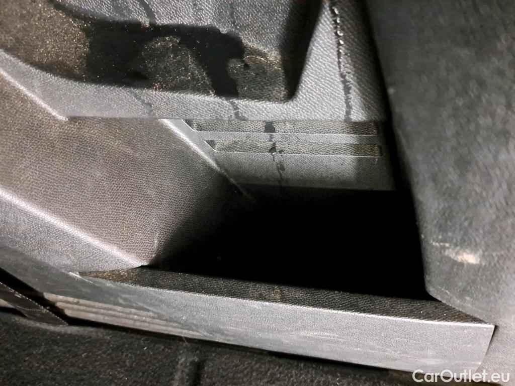  Peugeot  5008  Active Business 1.2 PureTech 130CV BVA8 7 Sieges E6d #28