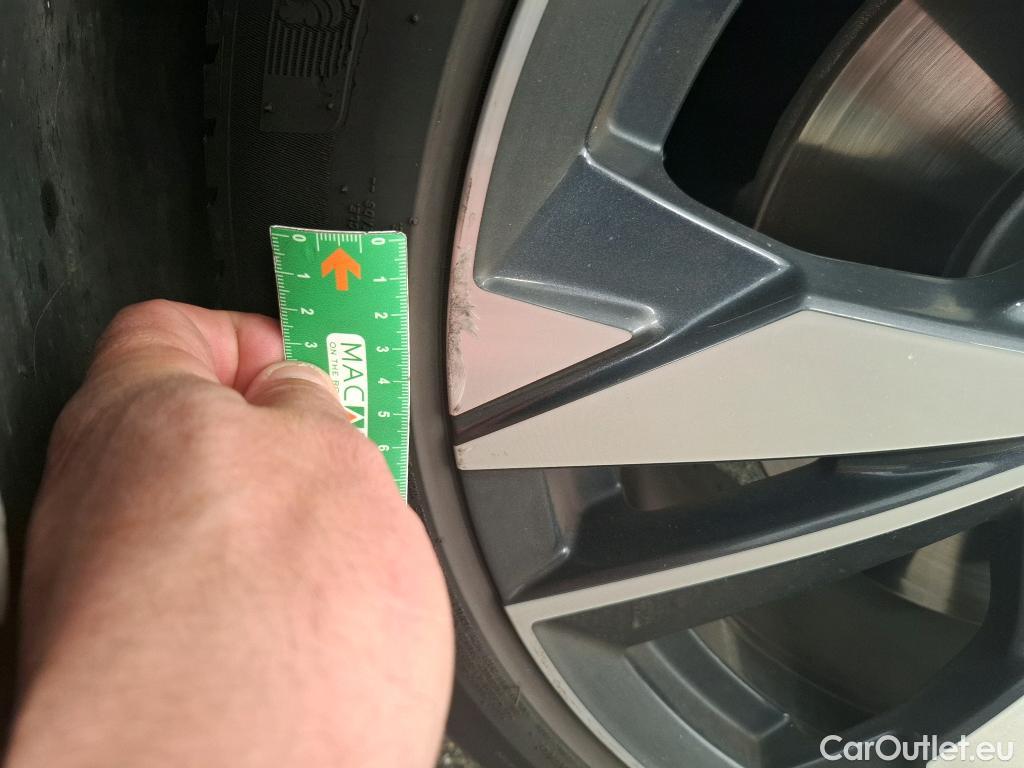  Peugeot  308  Allure 1.5 HDi 130CV BVA8 E6d #50