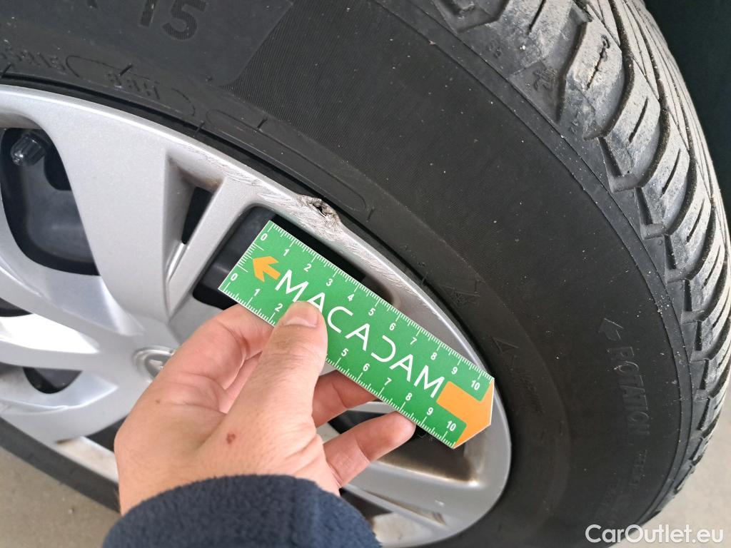  Peugeot  208  Affaire Premium Pack 1.6 HDi 75CV BVM5 E6 #34