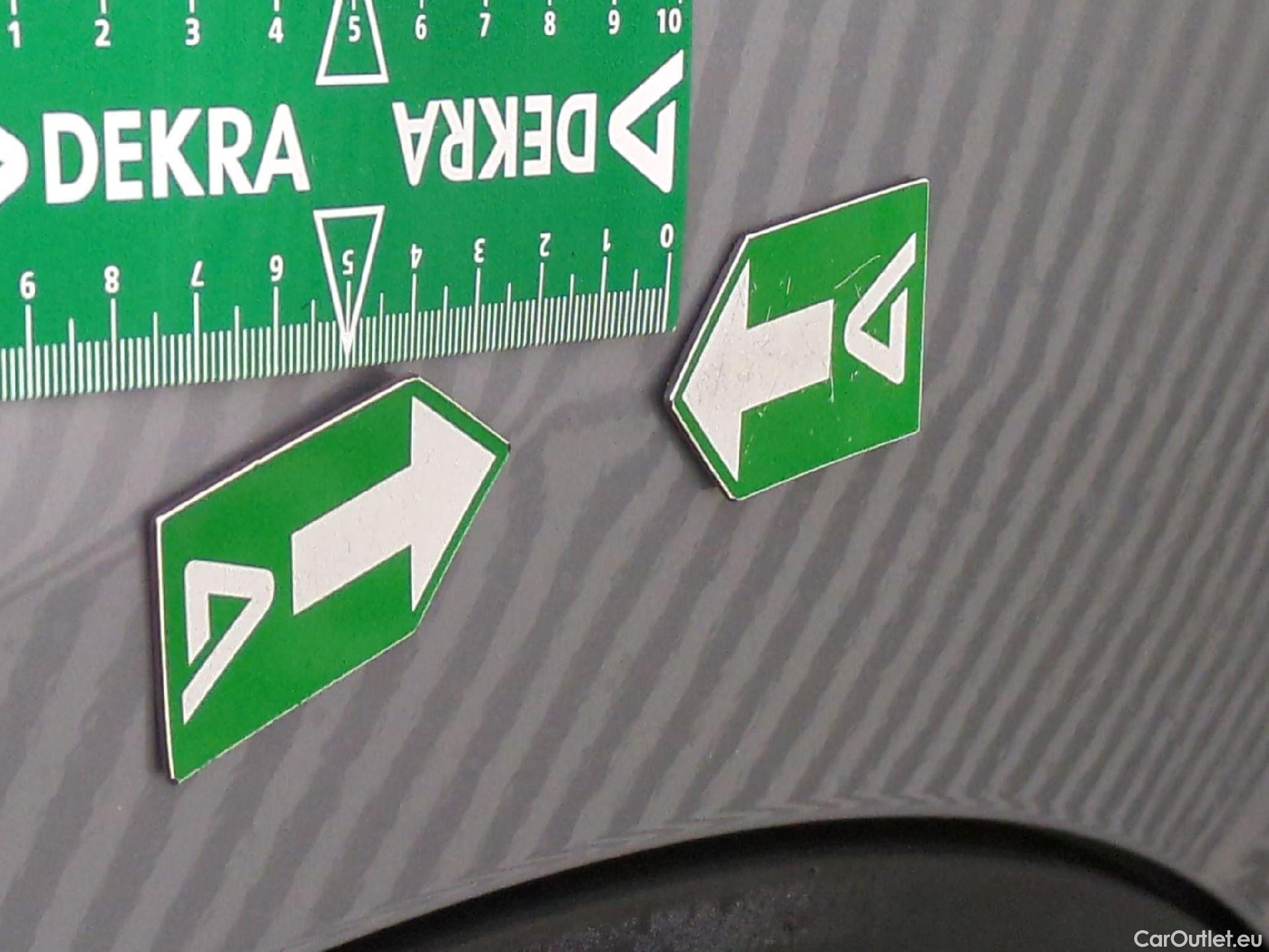  Toyota  C-HR TOYOTA  / 2016 / 5P / SUV 1.8 HYBRIDE 122 DYNAMIC BUSINESS #2