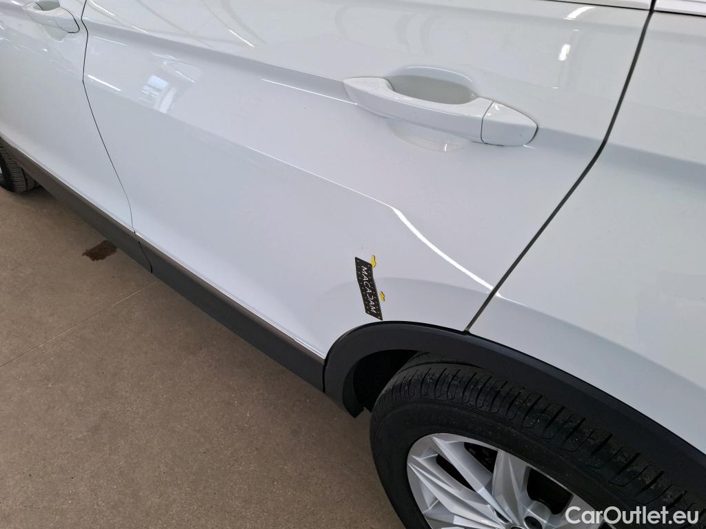  Volkswagen  Tiguan VOLKSWAGEN  / 2016 / 5P / SUV 2.0 TDI 150 DSG7 Match(SL) #19