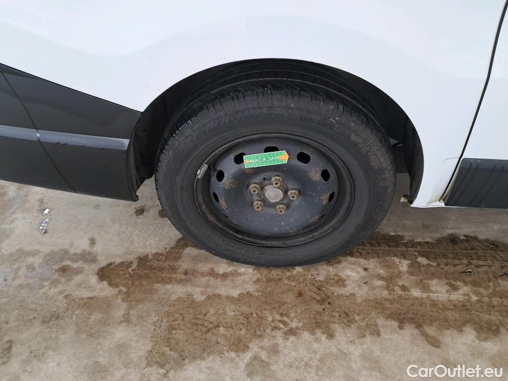  Renault  Trafic RENAULT  / 2019 / 4P / Fourgon tole NV FG GCF L1H1 1200 dCi 120 #32