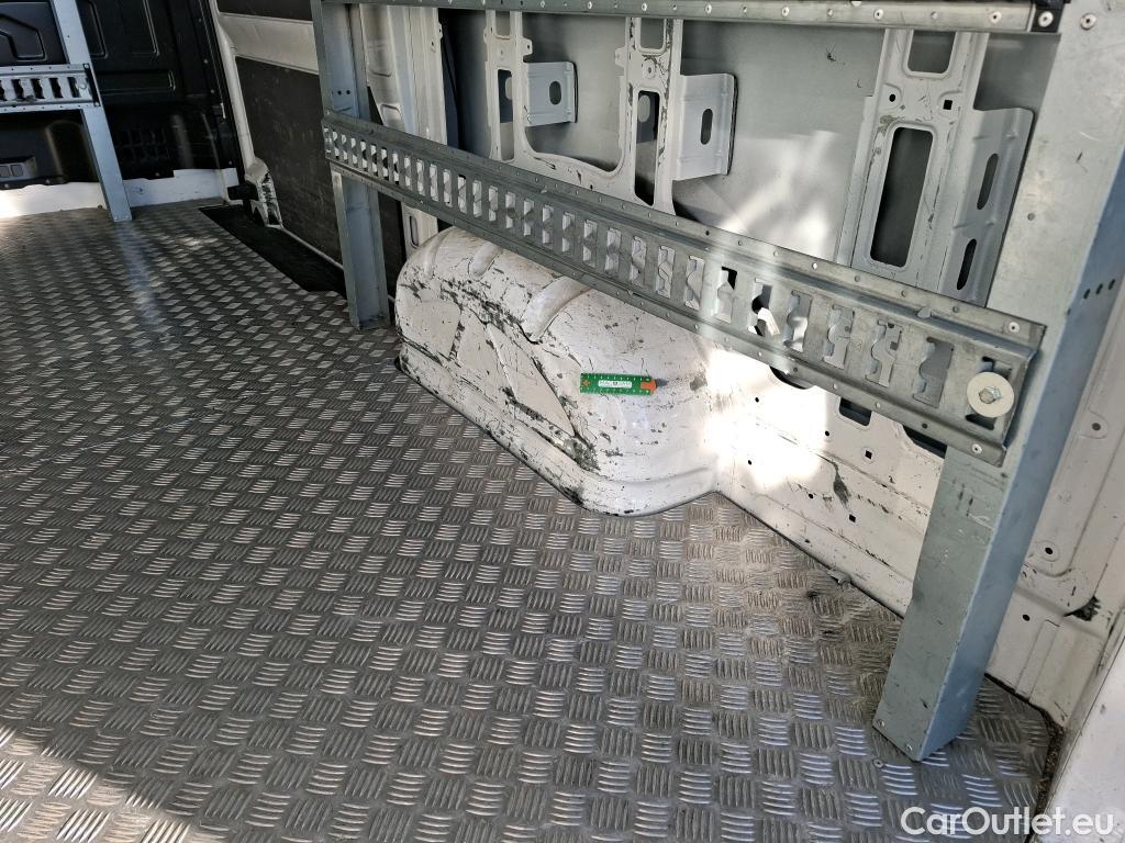  Volkswagen  Crafter  Fourgon Fourgon 30 mittlerer Radstand mit Hochdach FWD 2.0 #52