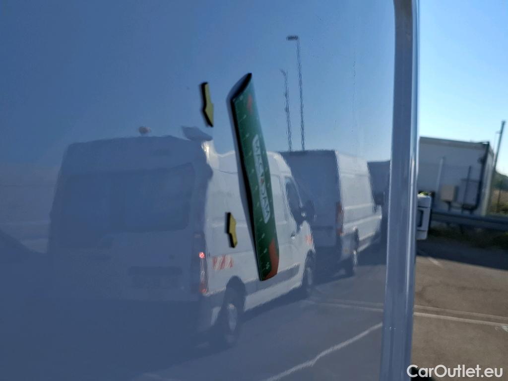  Volkswagen  Crafter  Fourgon Fourgon 30 mittlerer Radstand mit Hochdach FWD 2.0 #56