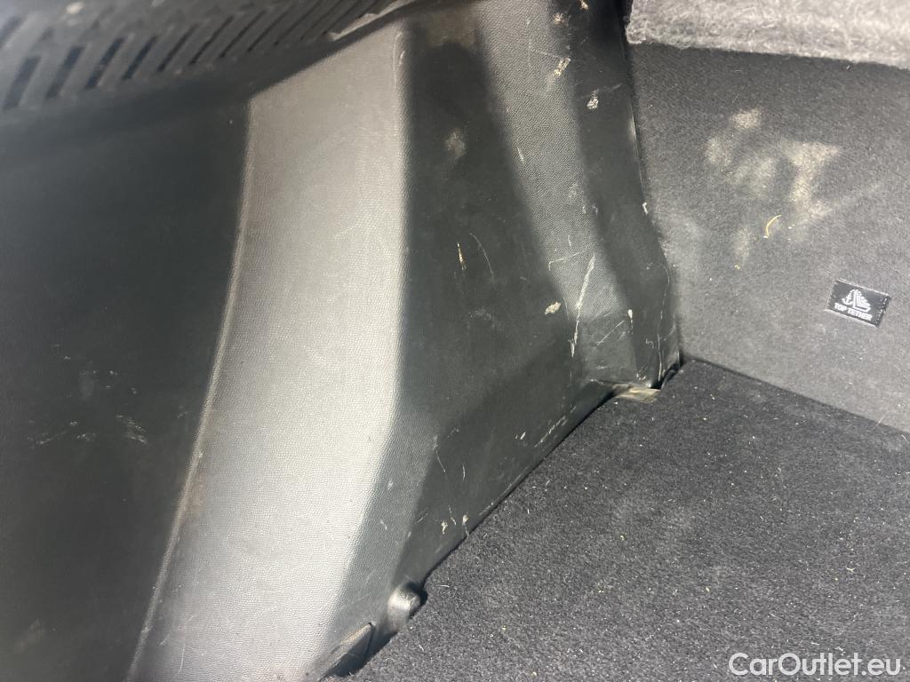  Peugeot  2008 PEUGEOT  / 2019 / 5P / todoterreno Allure Pack Puretech 130 S&S EAT8 (AC) #8