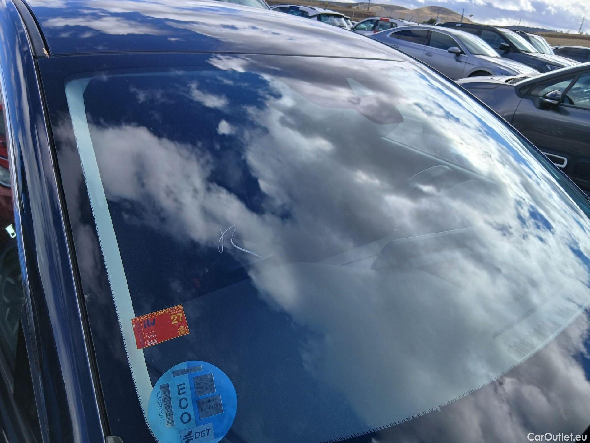  Mazda  3 MAZDA Mazda / 2019 / 4P / sedán 2.0 e-SKYACTIV-G 88KW ZENITH #16