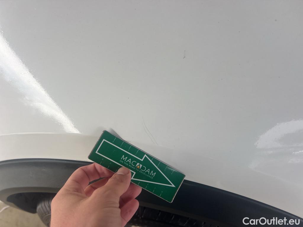  Peugeot  2008 PEUGEOT  / 2019 / 5P / todoterreno Allure Pack Puretech 130 S&S EAT8 (AC) #17