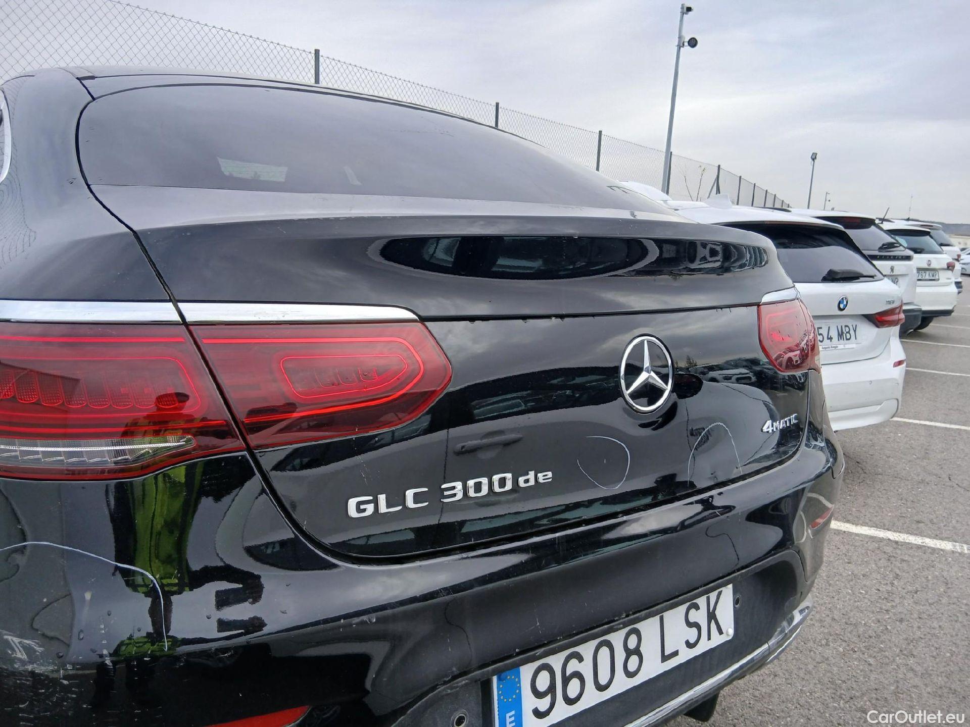  Mercedes  G-Klasee MERCEDES-BENZ GLC Coupé / 2019 / 5P / coupé GLC 300 de 4MATIC #26