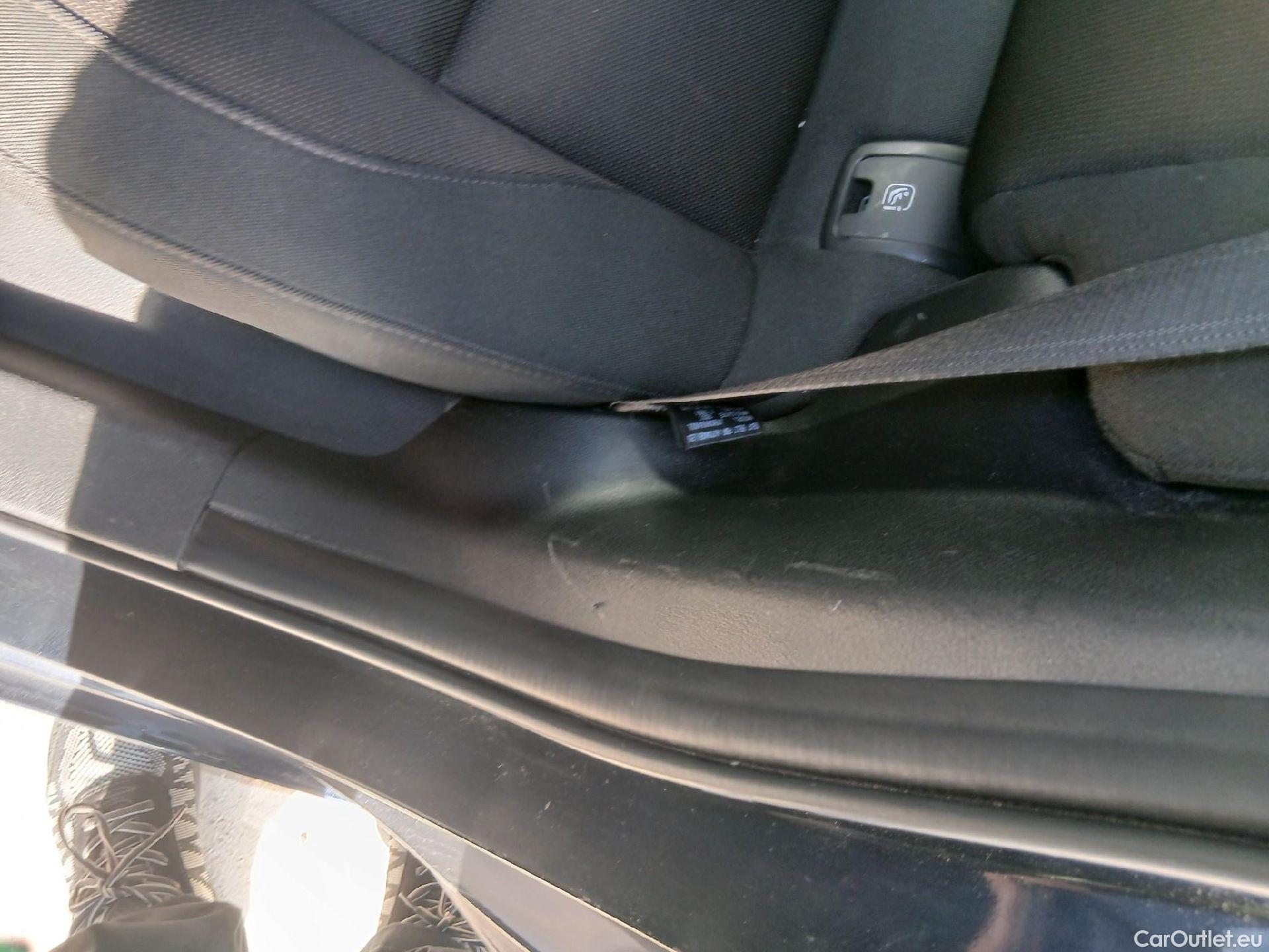  Mazda  3 MAZDA Mazda / 2019 / 4P / sedán 2.0 e-SKYACTIV-G 88KW ZENITH #3