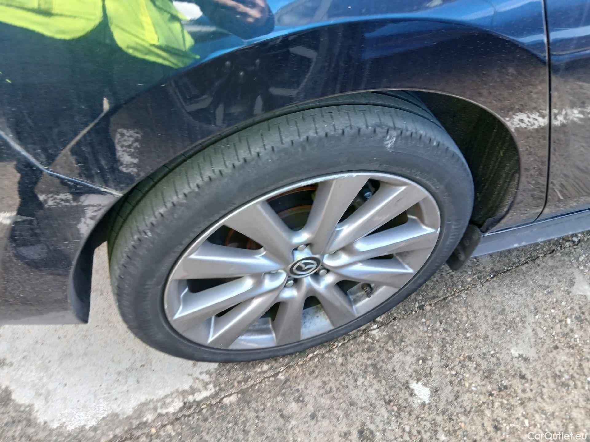  Mazda  3 MAZDA Mazda / 2019 / 4P / sedán 2.0 e-SKYACTIV-G 88KW ZENITH #9