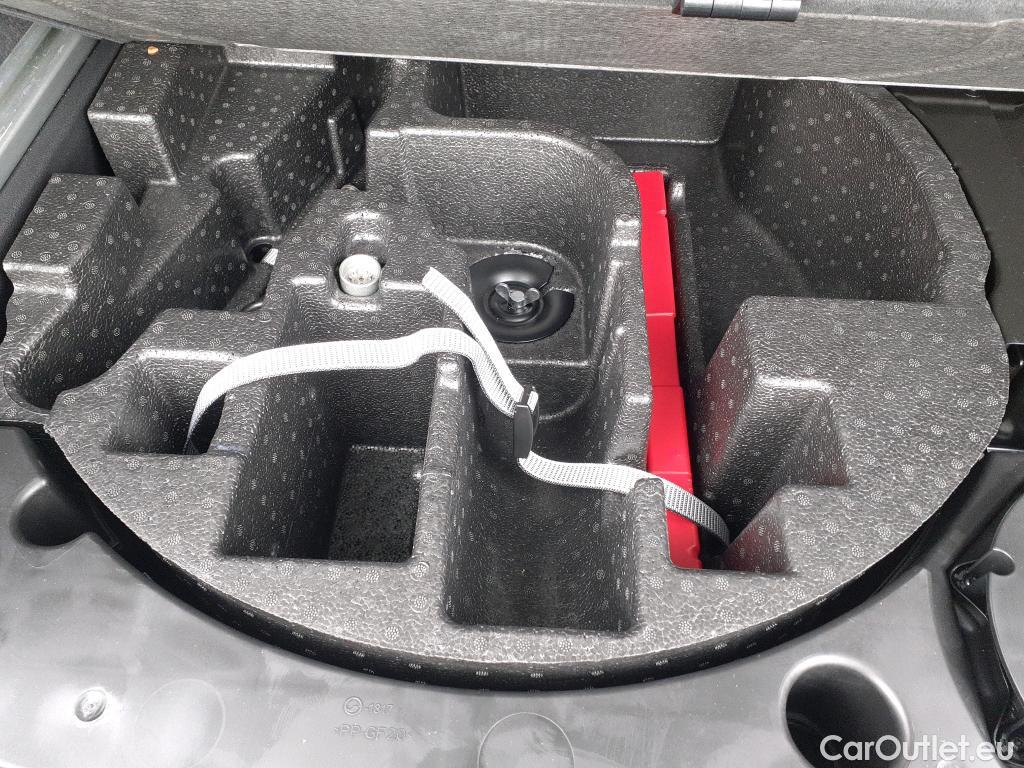  Audi  Q8 AUDI  / 2018 / 5P / todoterreno RS  TFSI 441kW (600CV) quattro tiptron #10