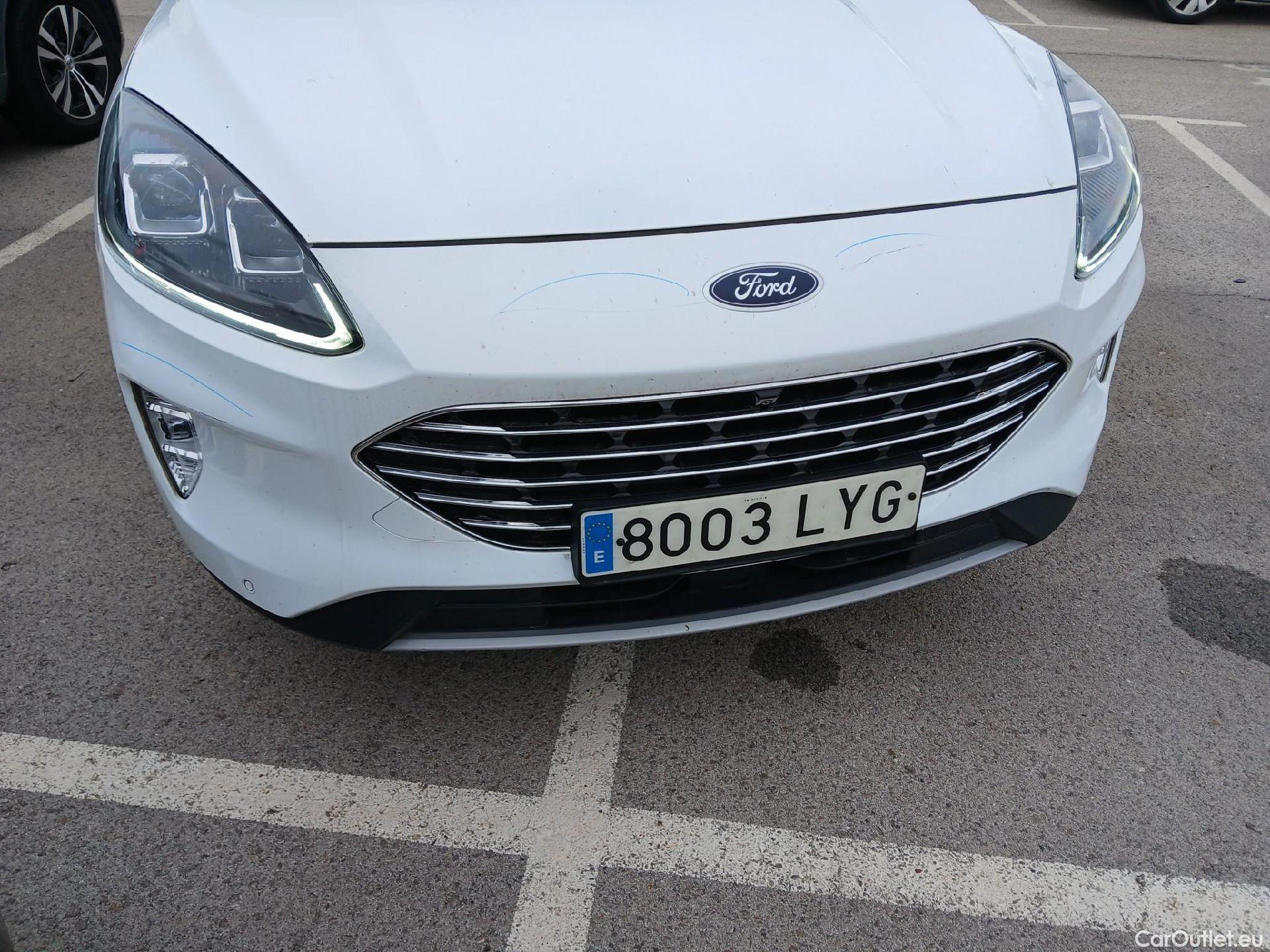  Ford  Kuga FORD  / 2019 / 5P / todoterreno Titanium 2.5 Duratec FHEV 140kW Auto #2