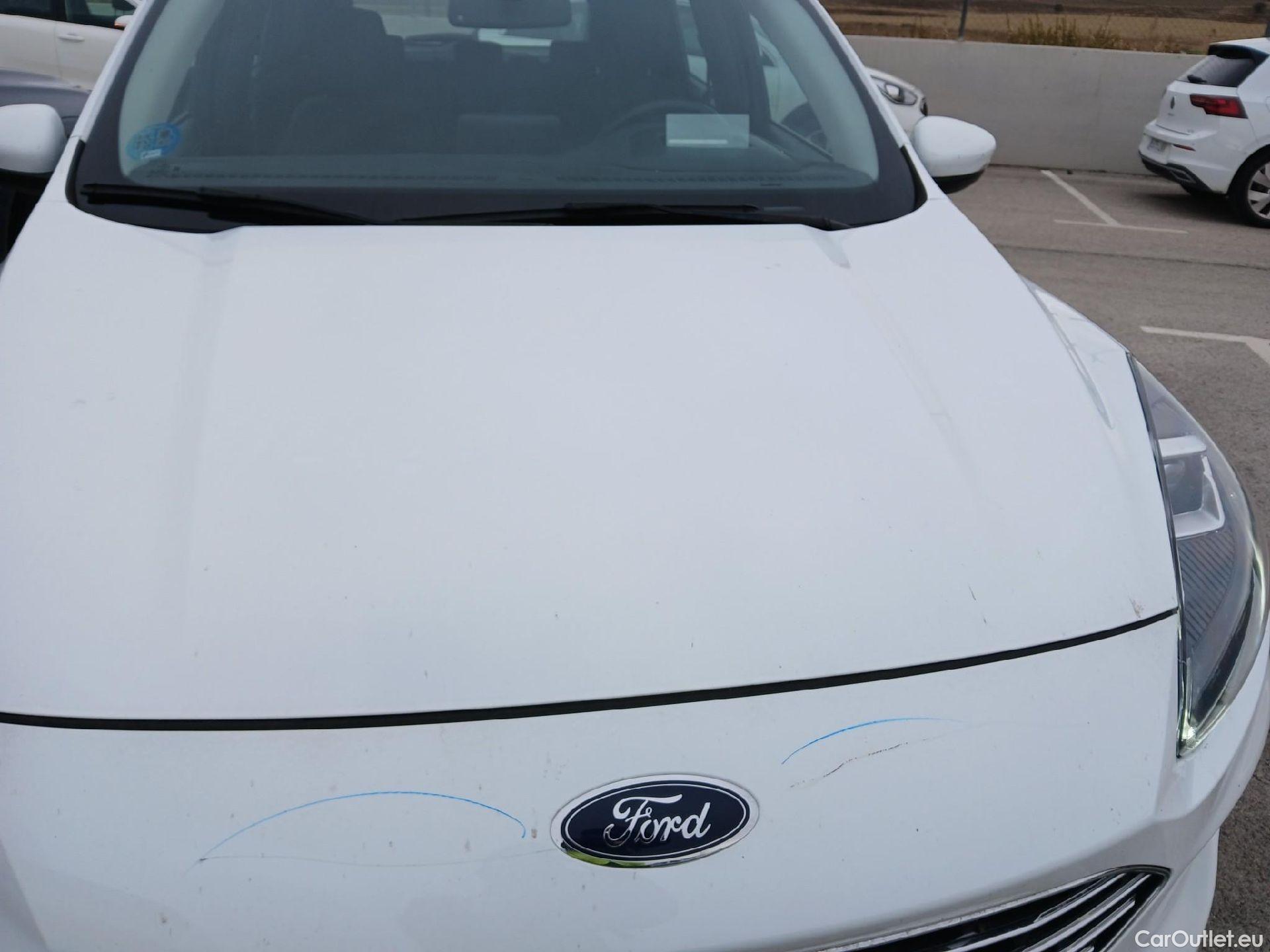  Ford  Kuga FORD  / 2019 / 5P / todoterreno Titanium 2.5 Duratec FHEV 140kW Auto #3