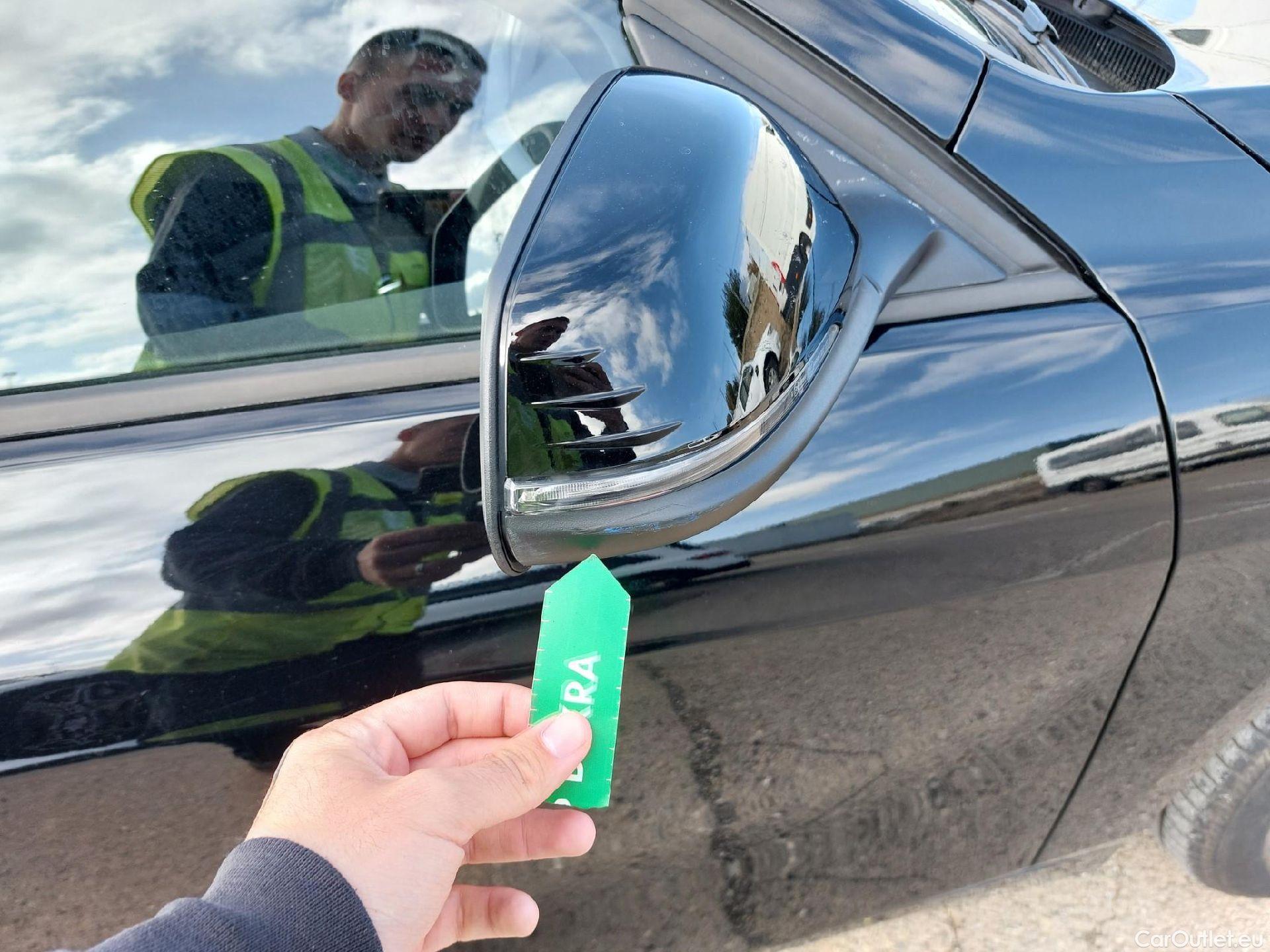  Bmw  Serie 1 BMW  / 2019 / 5P / berlina con portón 118i #34