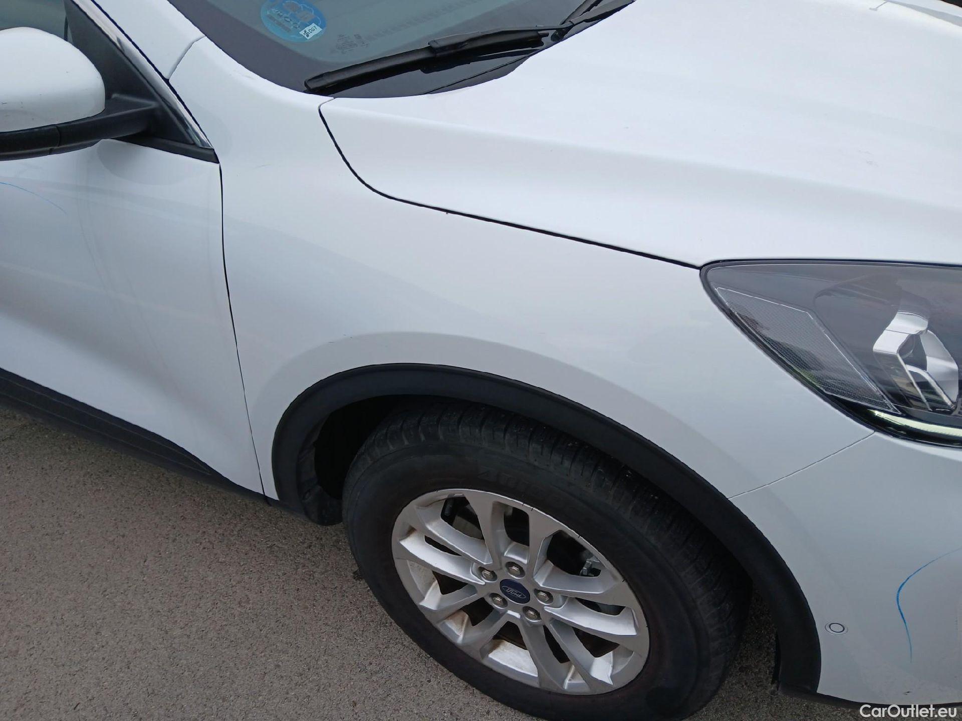  Ford  Kuga FORD  / 2019 / 5P / todoterreno Titanium 2.5 Duratec FHEV 140kW Auto #19