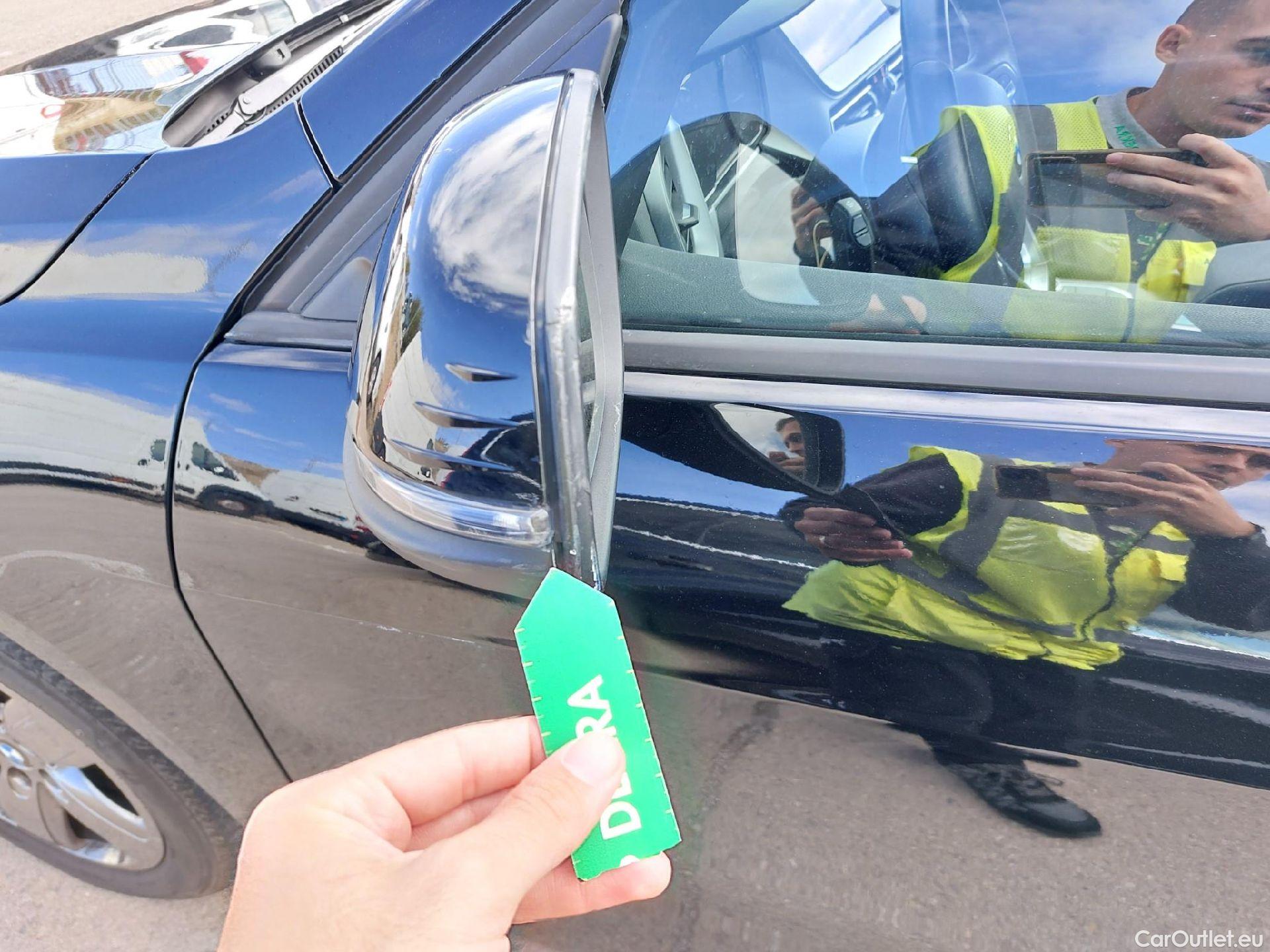  Bmw  Serie 1 BMW  / 2019 / 5P / berlina con portón 118i #12