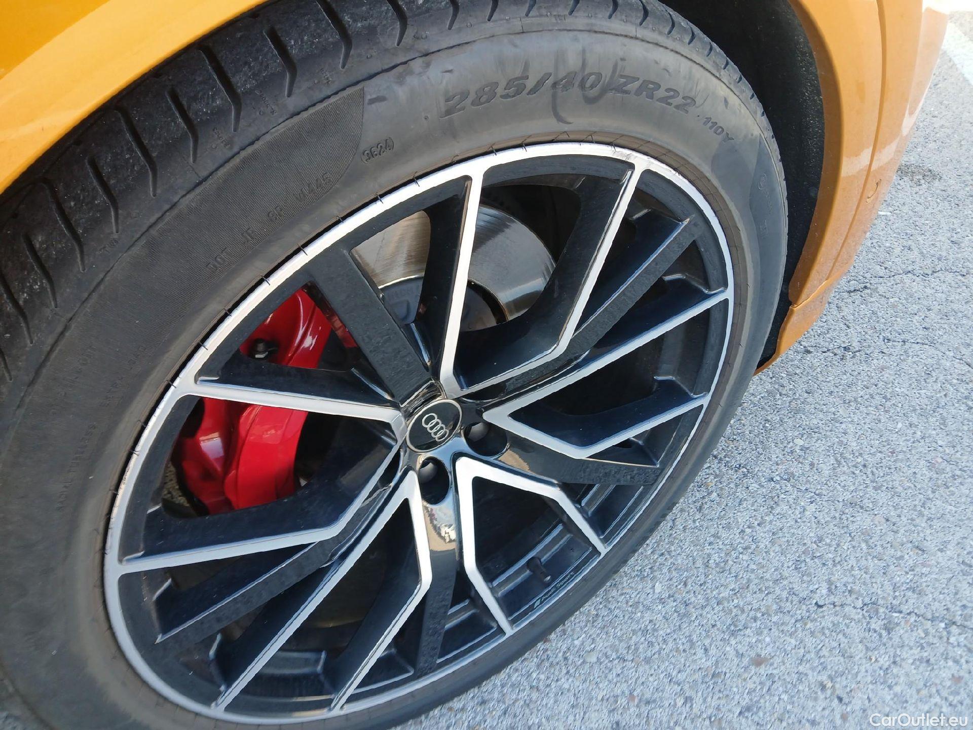  Audi  Q8 AUDI  / 2018 / 5P / todoterreno 55 TFSIe 280kW Black L quattro tiptronic #17