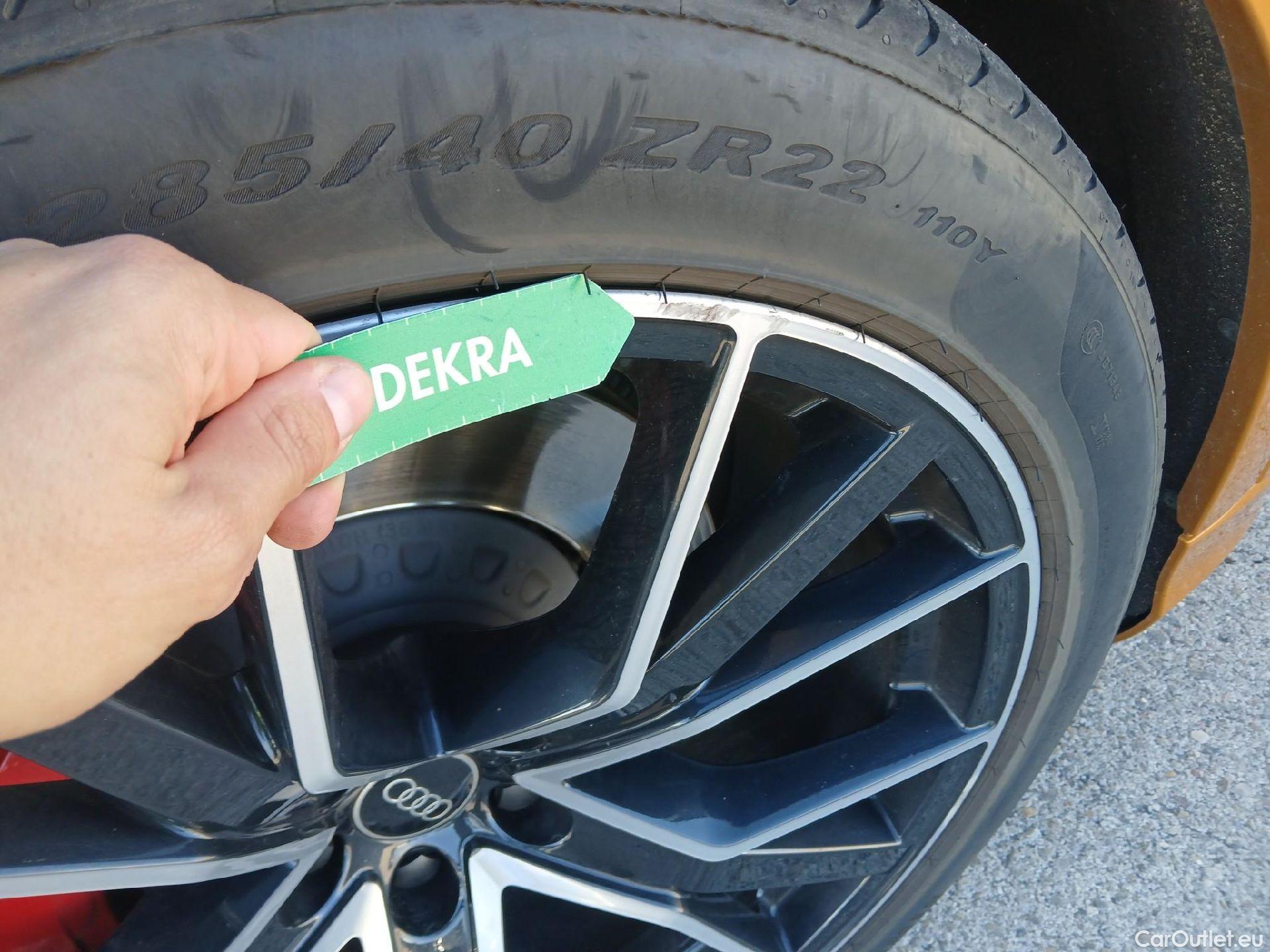  Audi  Q8 AUDI  / 2018 / 5P / todoterreno 55 TFSIe 280kW Black L quattro tiptronic #18