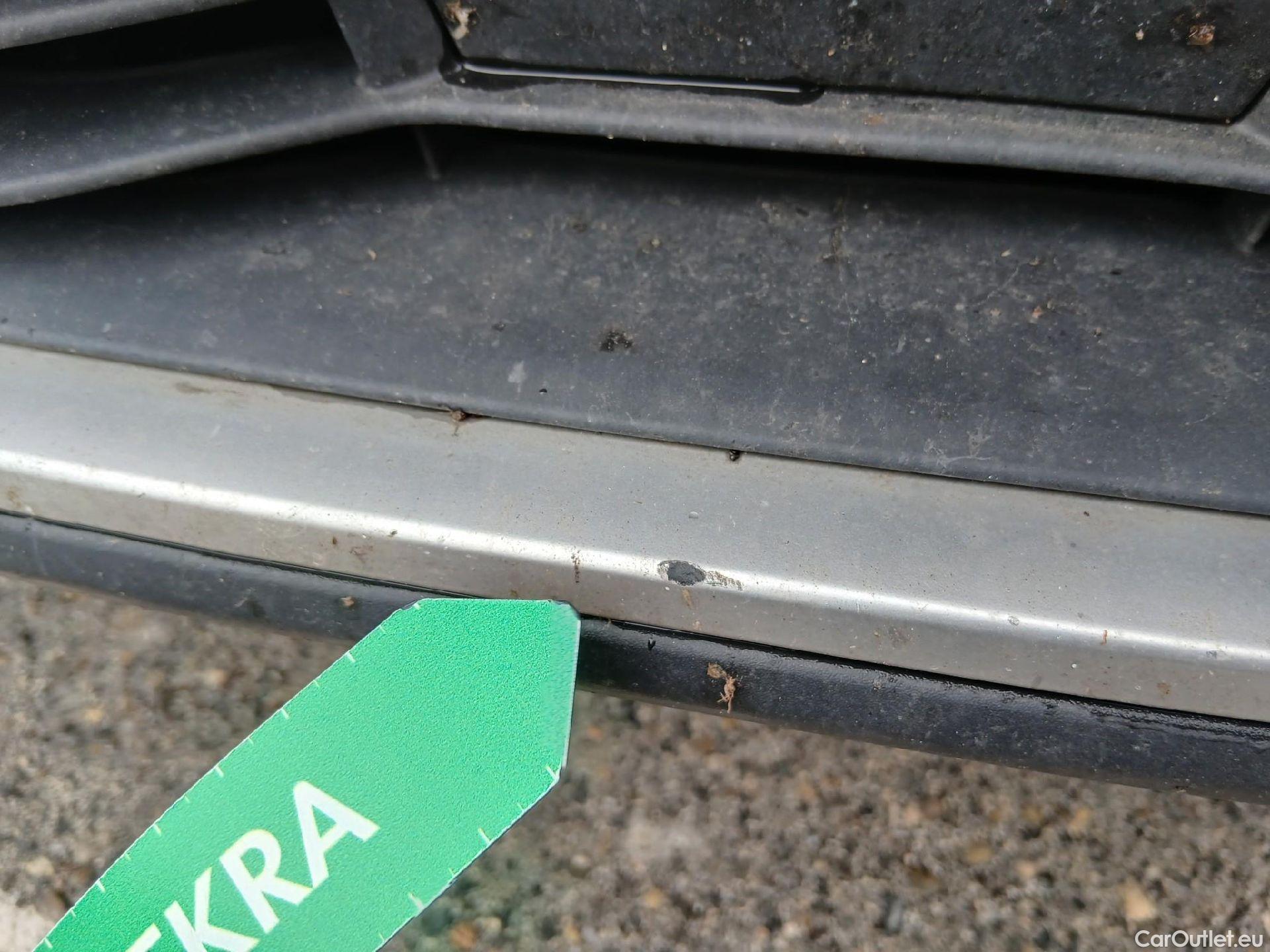  Peugeot  2008 PEUGEOT  / 2019 / 5P / todoterreno Allure BlueHDI 130 S&S EAT8 #3