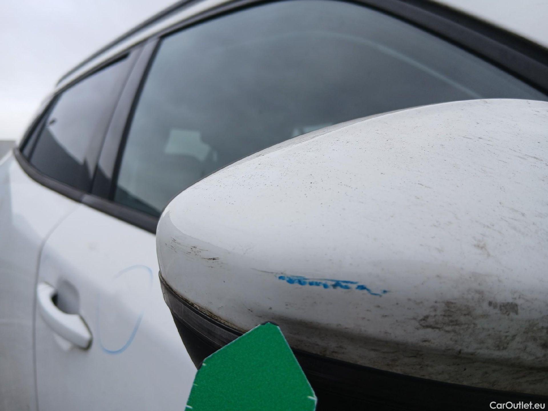  Peugeot  2008 PEUGEOT  / 2019 / 5P / todoterreno Allure BlueHDI 130 S&S EAT8 #45