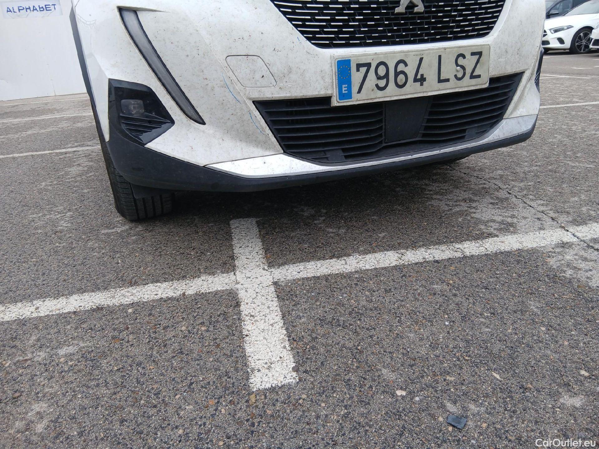  Peugeot  2008 PEUGEOT  / 2019 / 5P / todoterreno Allure BlueHDI 130 S&S EAT8 #5