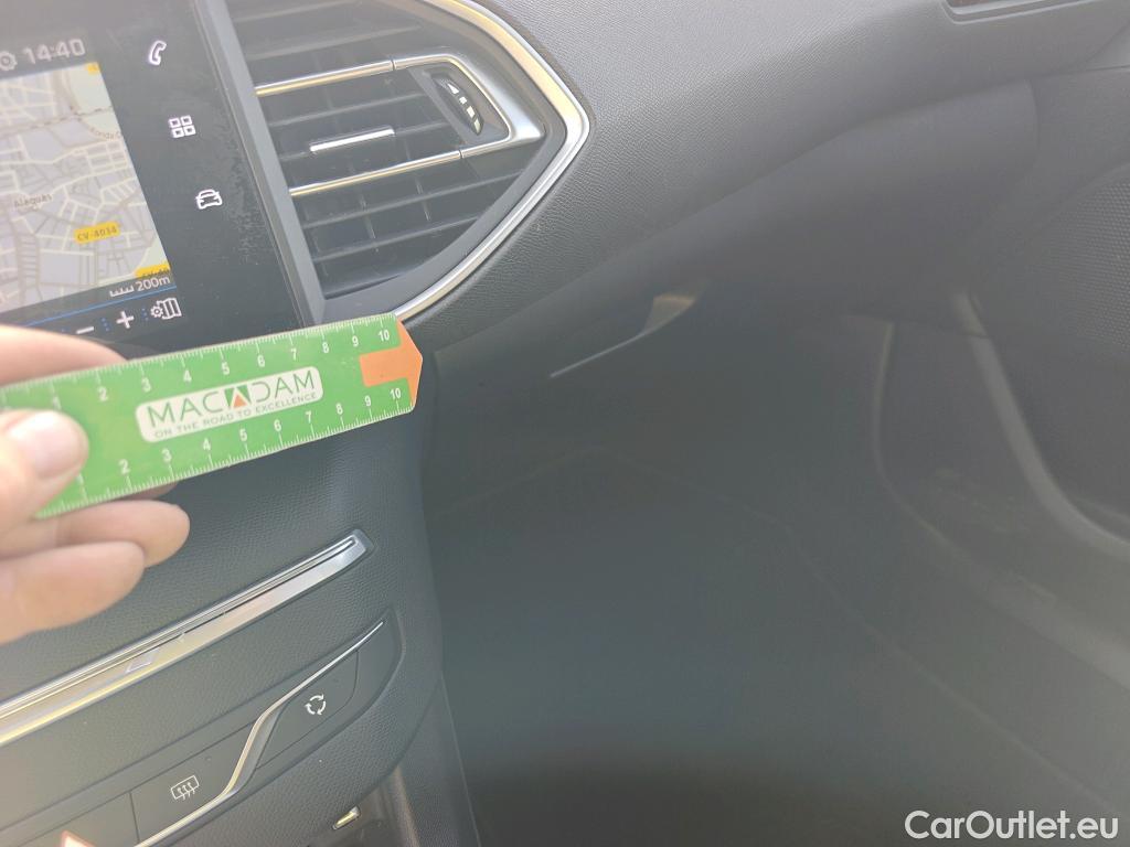  Peugeot  308 PEUGEOT  / 2017 / 5P / berlina con portón 5p Style BlueHDi 130 S&S #11