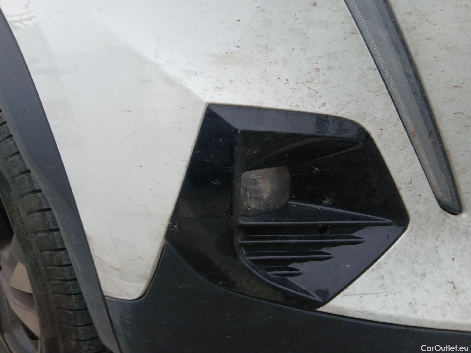  Peugeot  2008 PEUGEOT  / 2019 / 5P / todoterreno Allure BlueHDI 130 S&S EAT8 #48