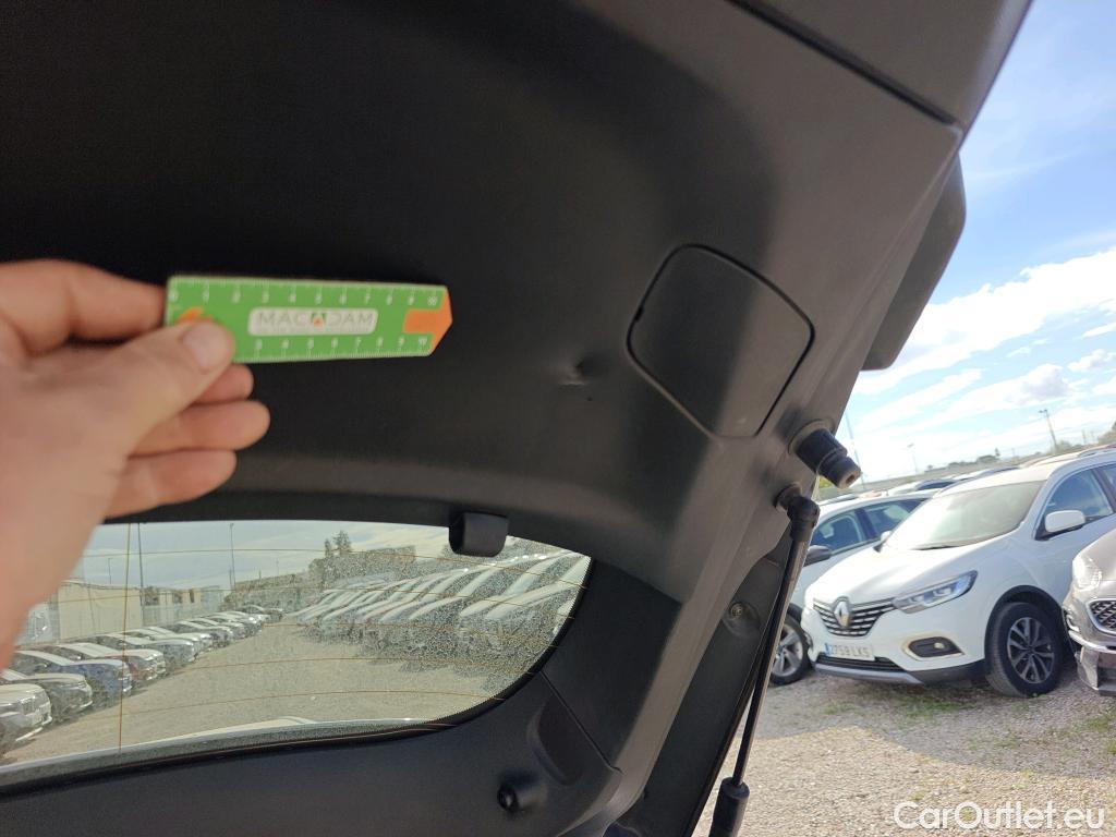  Peugeot  308 PEUGEOT  / 2017 / 5P / berlina con portón 5p Style BlueHDi 130 S&S #8