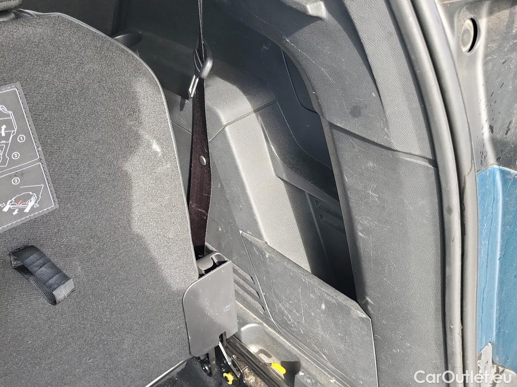  Peugeot  5008 PEUGEOT  / 2020 / 5P / todoterreno 1.5 BlueHDi 96kW S&S Allure Pack EAT8 #17