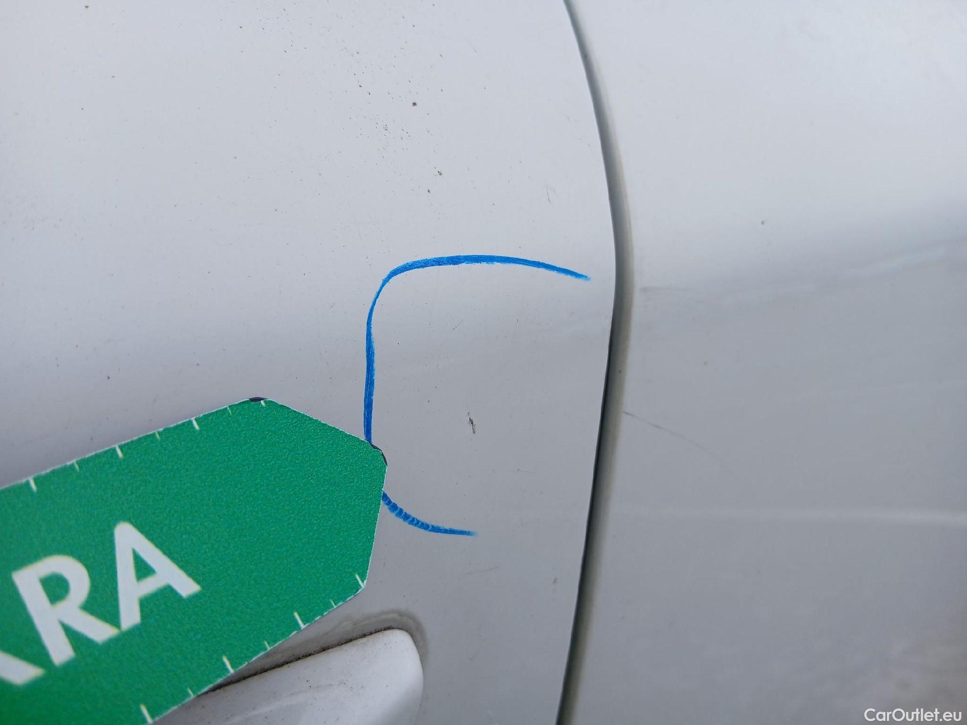  Peugeot  2008 PEUGEOT  / 2019 / 5P / todoterreno Allure BlueHDI 130 S&S EAT8 #12