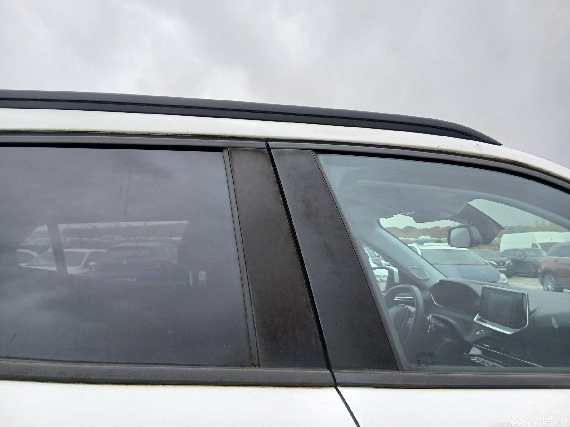  Peugeot  2008 PEUGEOT  / 2019 / 5P / todoterreno Allure BlueHDI 130 S&S EAT8 #50