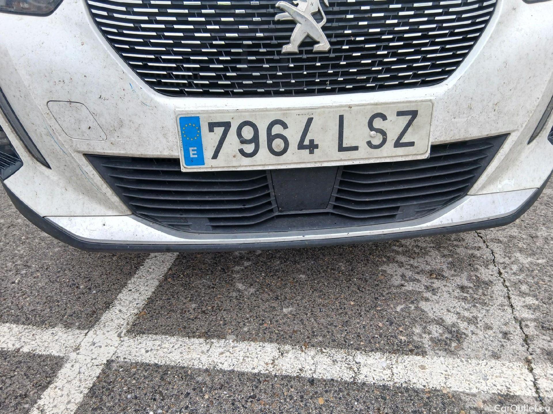  Peugeot  2008 PEUGEOT  / 2019 / 5P / todoterreno Allure BlueHDI 130 S&S EAT8 #4