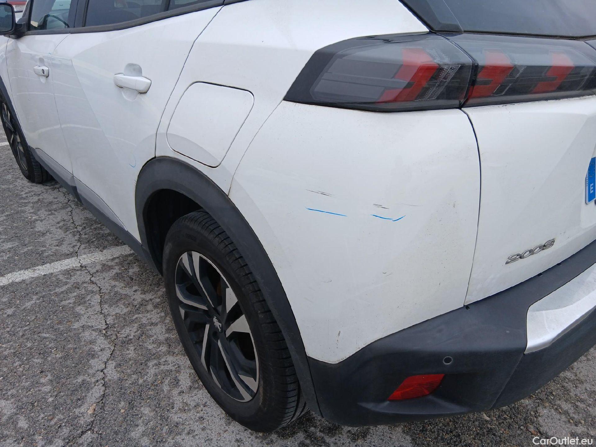  Peugeot  2008 PEUGEOT  / 2019 / 5P / todoterreno Allure BlueHDI 130 S&S EAT8 #21