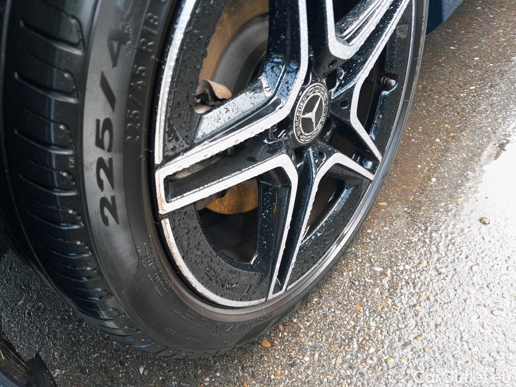  Mercedes  A-Klasse MERCEDES-BENZ Clase A / 2018 / 5P / berlina con portón A 250 e #1