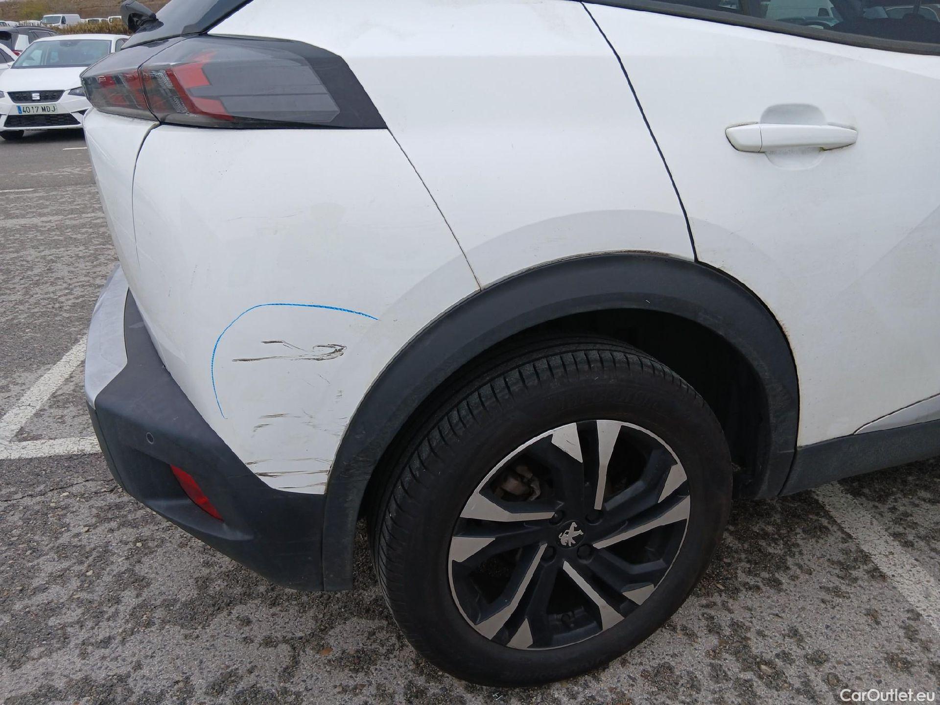  Peugeot  2008 PEUGEOT  / 2019 / 5P / todoterreno Allure BlueHDI 130 S&S EAT8 #39