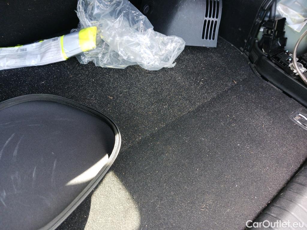  KIA  Niro KIA  / 2019 / 5P / crossover 1.6 GDi PHEV 104kW (141CV) Drive #11