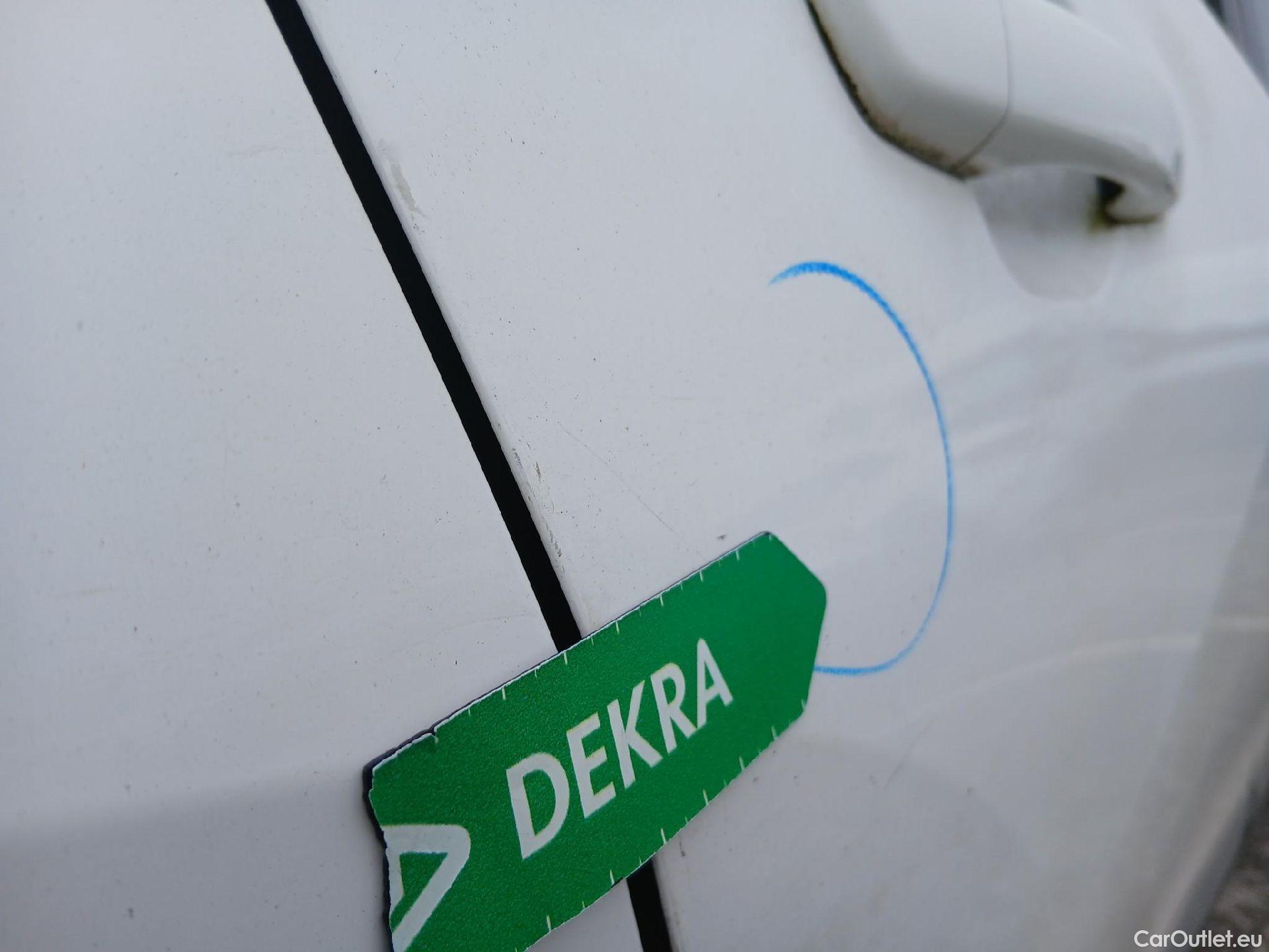  Peugeot  2008 PEUGEOT  / 2019 / 5P / todoterreno Allure BlueHDI 130 S&S EAT8 #41