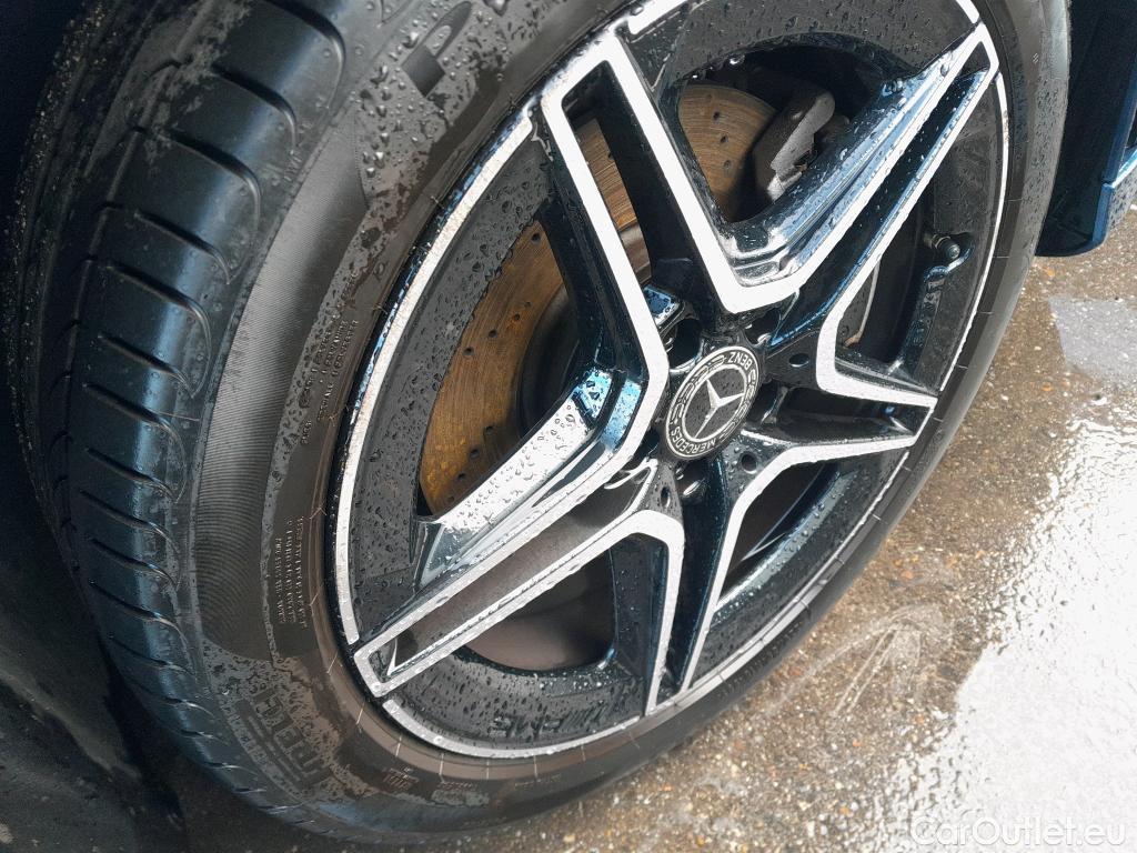  Mercedes  A-Klasse MERCEDES-BENZ Clase A / 2018 / 5P / berlina con portón A 250 e #3