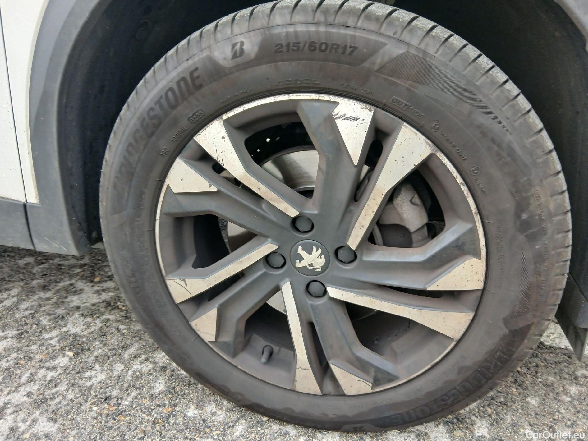  Peugeot  2008 PEUGEOT  / 2019 / 5P / todoterreno Allure BlueHDI 130 S&S EAT8 #46