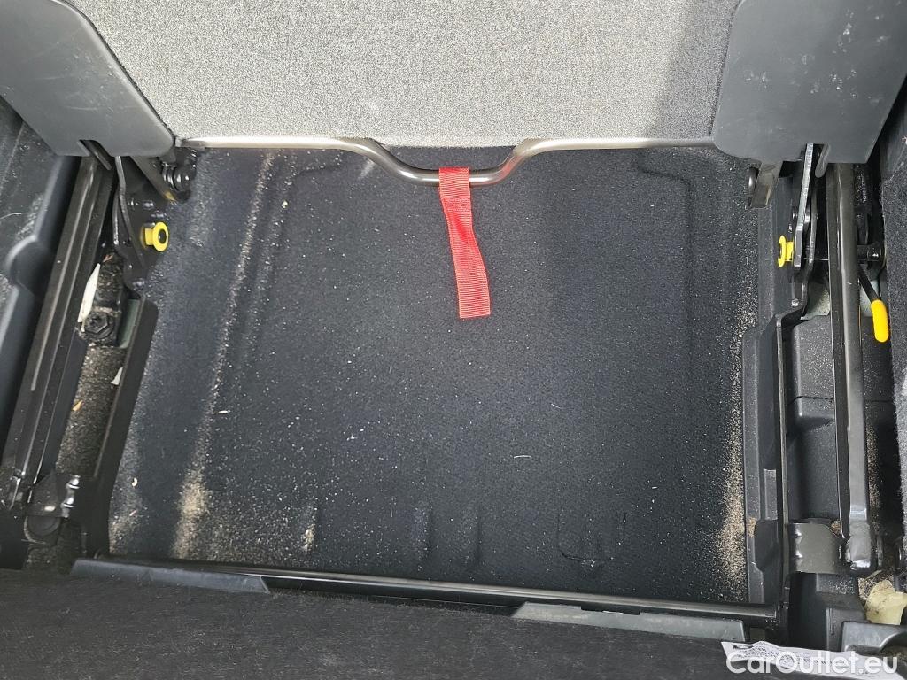  Peugeot  5008 PEUGEOT  / 2020 / 5P / todoterreno 1.5 BlueHDi 96kW S&S Allure Pack EAT8 #10