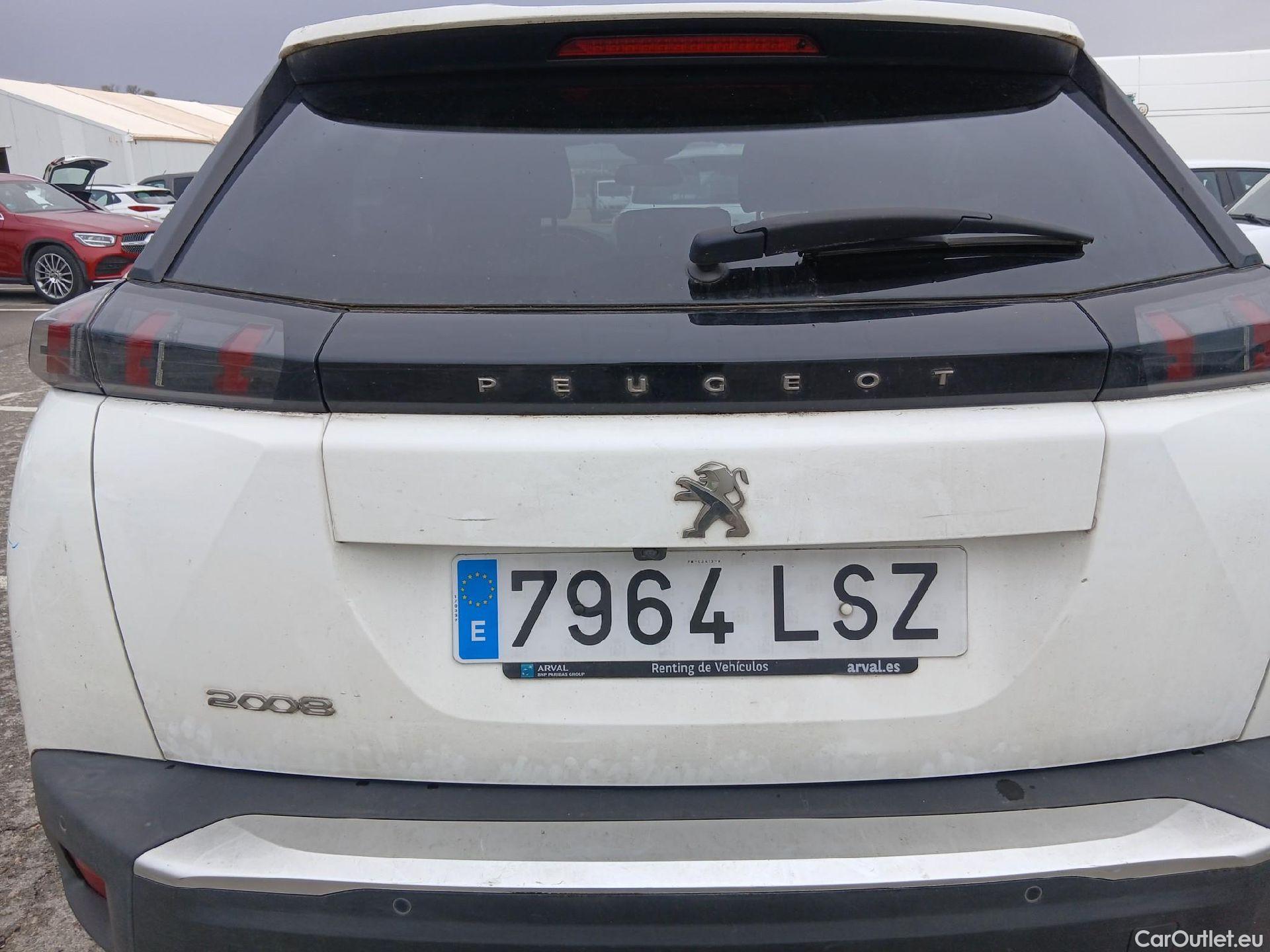  Peugeot  2008 PEUGEOT  / 2019 / 5P / todoterreno Allure BlueHDI 130 S&S EAT8 #28