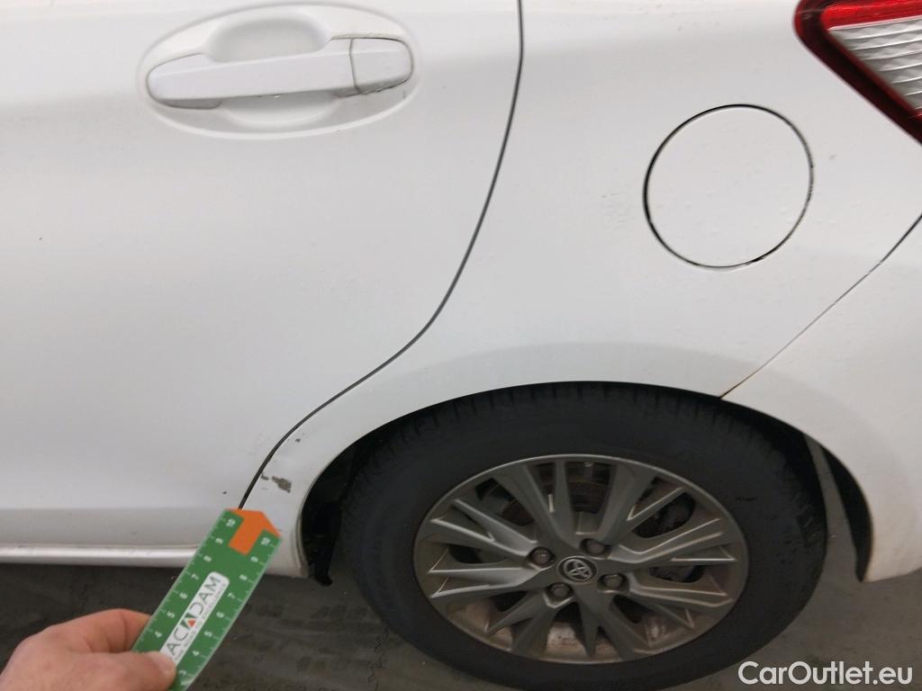  Toyota  Yaris TOYOTA  / 2017 / 5P / berlina con portón 1.5 100H Active #4